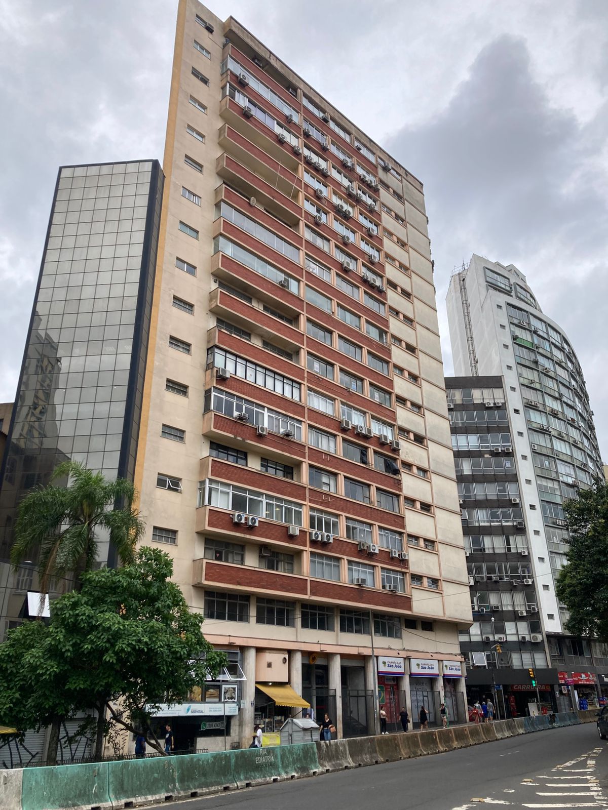 LEILÃO DE IMÓVEIS NA RUA PROF. ANNES DIAS,  B. CENTRO