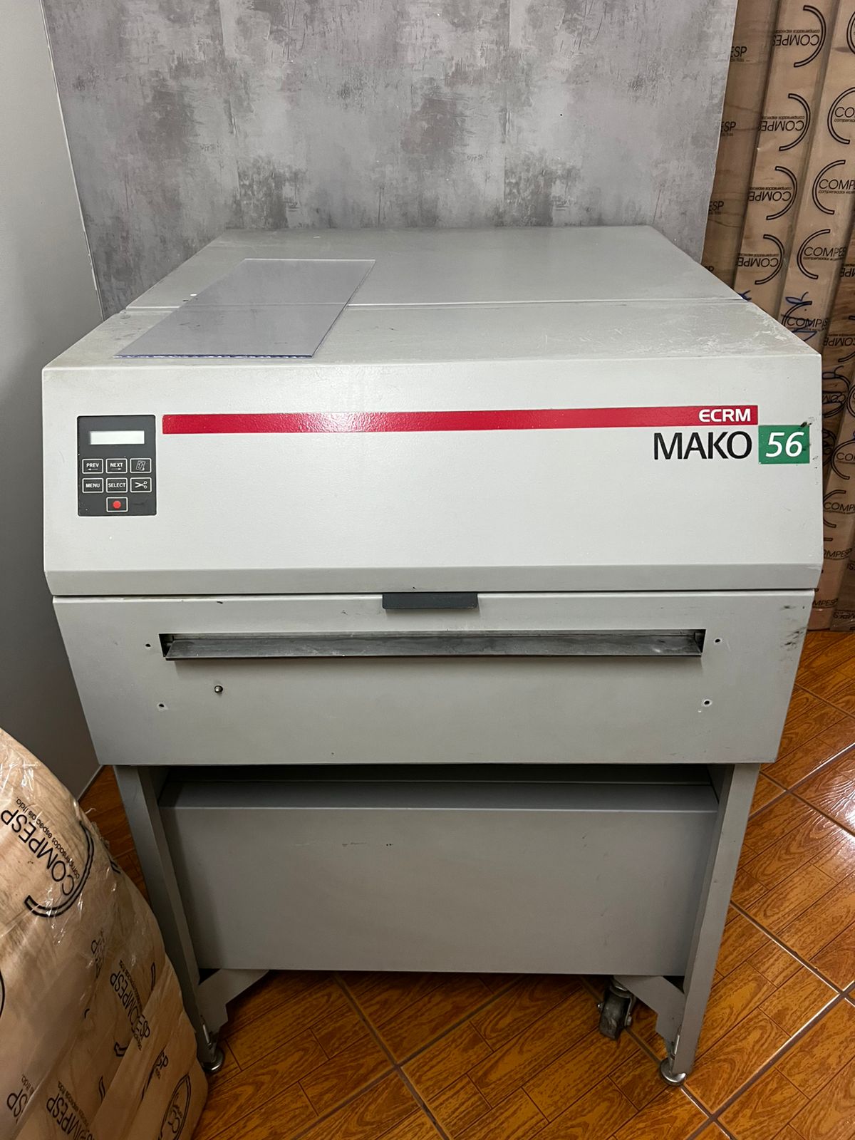 LEILÃO DE IMAGER SET MAKO 56 ECRM, PROCESSADORA SKAY  E ESTUFA SKAY