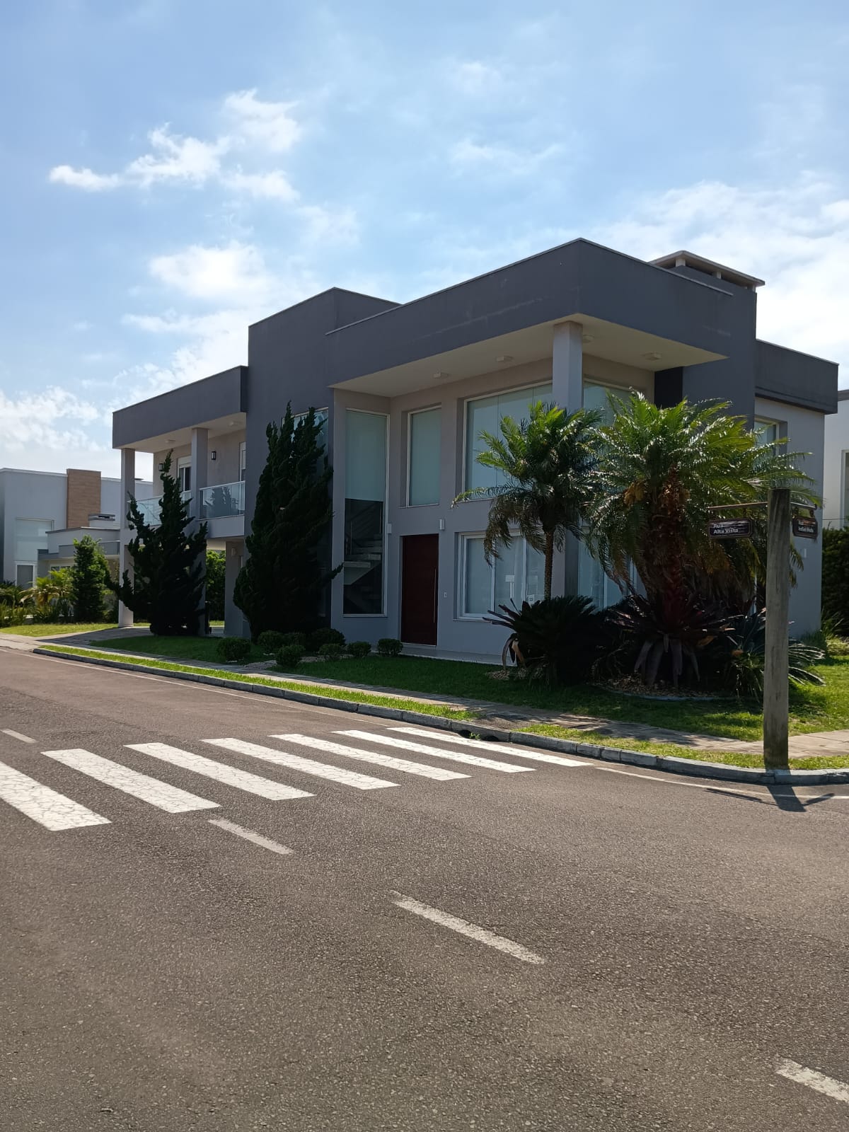 LEILÃO DE IMÓVEL EM CONDOMÍNIO EM XANGRI-LÁ