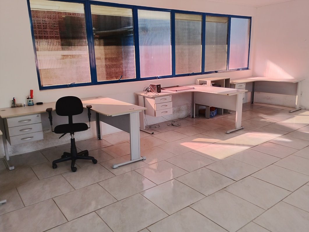 Foto de 12 MESAS L ESCRITÓRIO, 01 MESA GRANDE REUNIÕES, 08 CADEIRAS FIXA, 02 CADEIR...