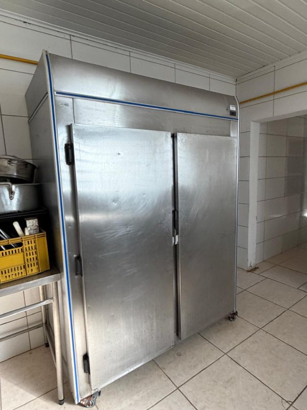 Foto de 01 GELADEIRA BRASTEMP INVERSE INOX, 02 FREEZERS HORIZONTAIS (01 COM ADESIVA...
