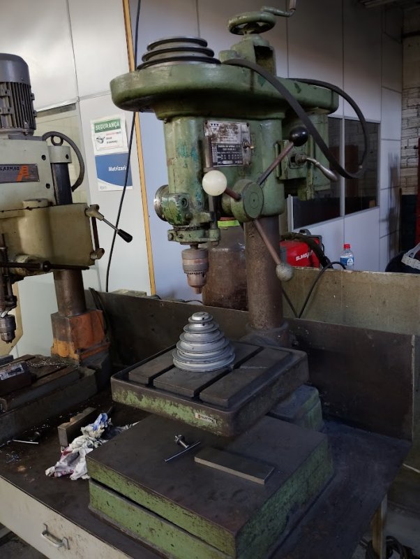 Foto de 01 MÁQUINA FURADEIRA DE BANCADA/COLUNA, MARCA INDÚSTRIA MECÂNICA MARINARO, ...