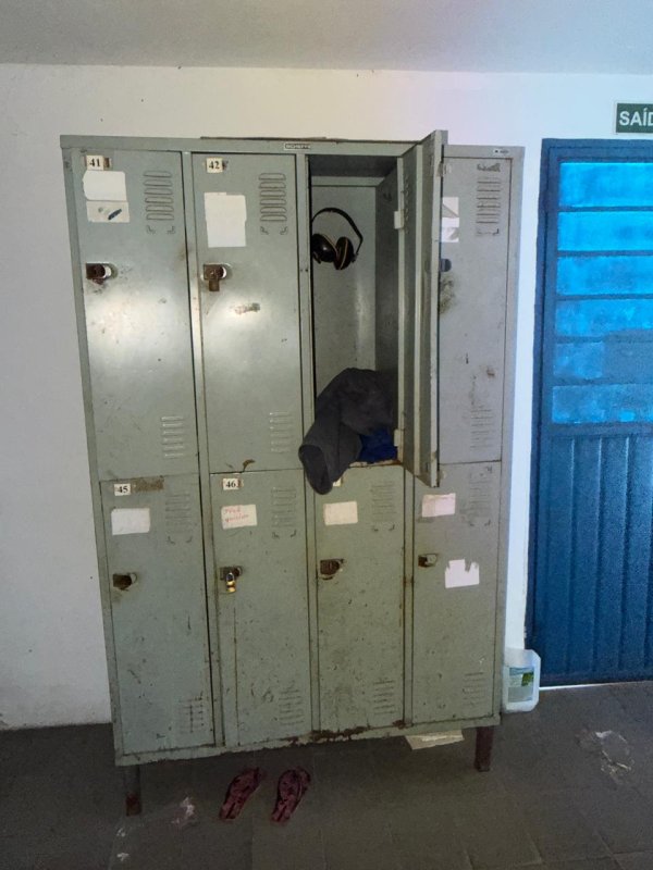 Foto de 09 ARMÁRIOS DE AÇO 8 PORTAS.