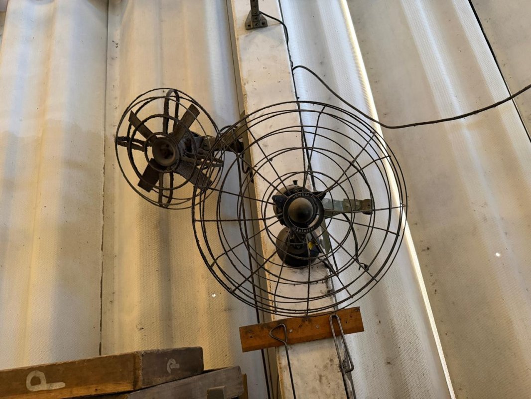Foto de 12 VENTILADORES INDUSTRIAIS NO SETOR (PEDESTAL E PAREDE)