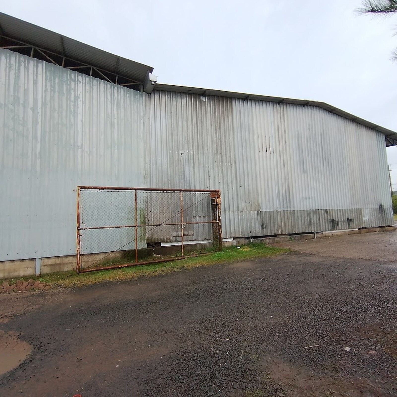 LEILÃO DE GRANDE IMÓVEL EM CANOAS 5.193m2  PROXIMO DA BR116 – INJETORAS, MÓVEIS ETC